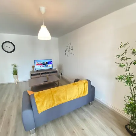 Joli Avec Parking Gratuit Sur Place Apartment