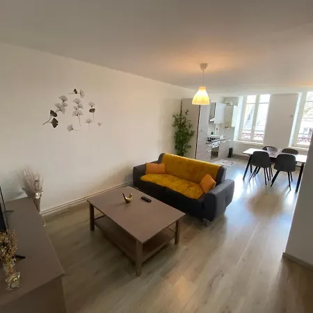 Joli Avec Parking Gratuit Sur Place Apartment