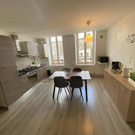 Joli Avec Parking Gratuit Sur Place Apartment Givet