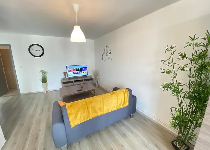 Joli Avec Parking Gratuit Sur Place Appartamento