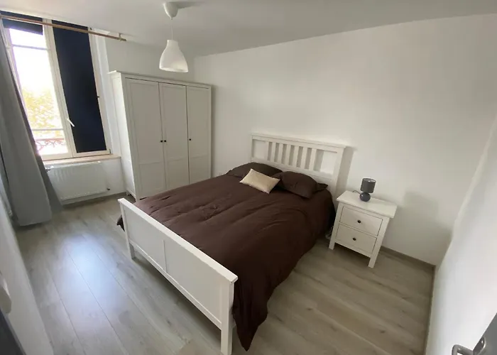 Joli Avec Parking Gratuit Sur Place Givet