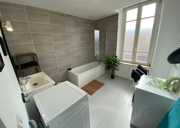 Joli Avec Parking Gratuit Sur Place Appartamento