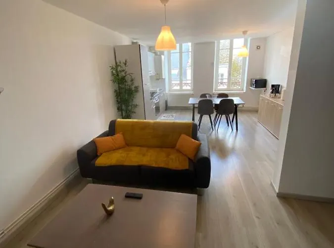 Appartamento Joli Avec Parking Gratuit Sur Place Givet