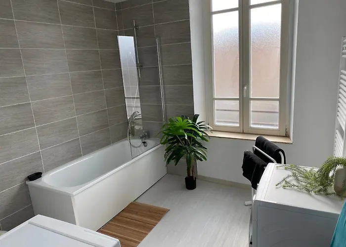 Joli Avec Parking Gratuit Sur Place Appartamento